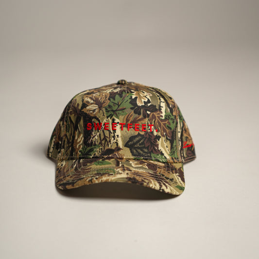 Sweetfeet Hat - Camo, Red Embroidery